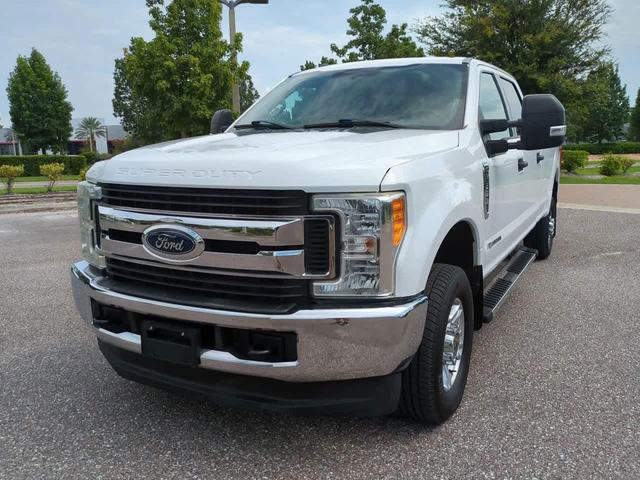 Photo of 2017 Oxford White Ford F-350