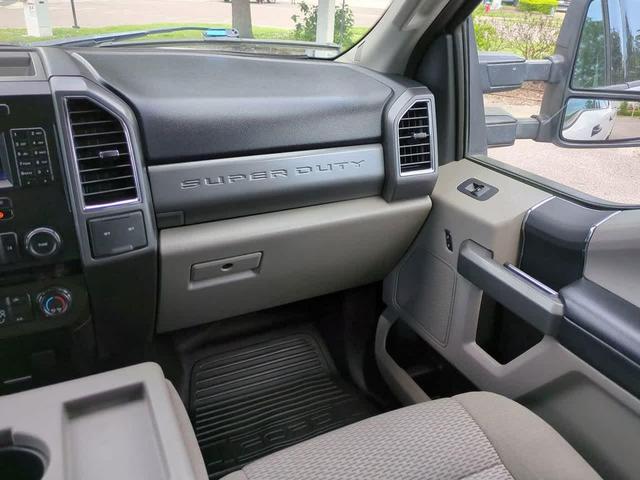 Photo of 2017 Oxford White Ford F-350