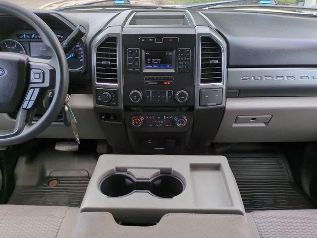 Photo of 2017 Oxford White Ford F-350