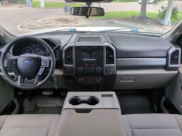 Photo of 2017 Oxford White Ford F-350