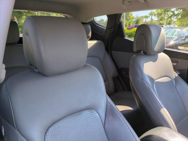 Photo of 2013 Frost White Pearl Hyundai SANTA FE