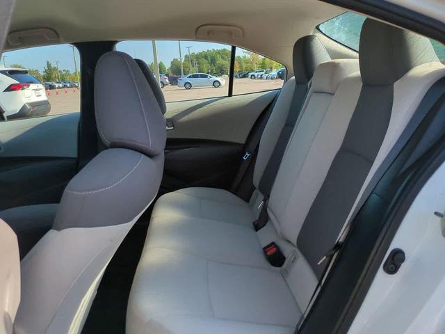 Photo of 2021 Super White Toyota Corolla