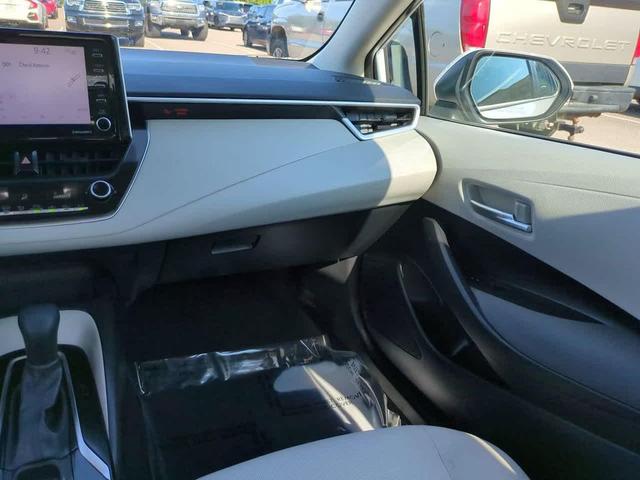 Photo of 2021 Super White Toyota Corolla