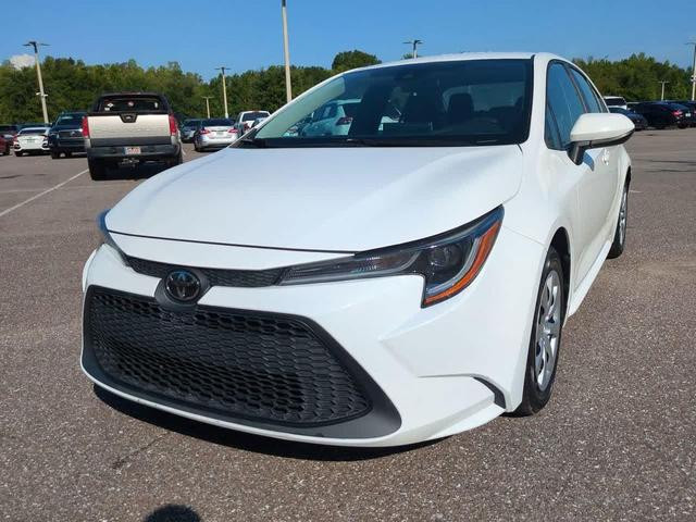 Photo of 2021 Super White Toyota Corolla
