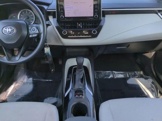Photo of 2021 Super White Toyota Corolla