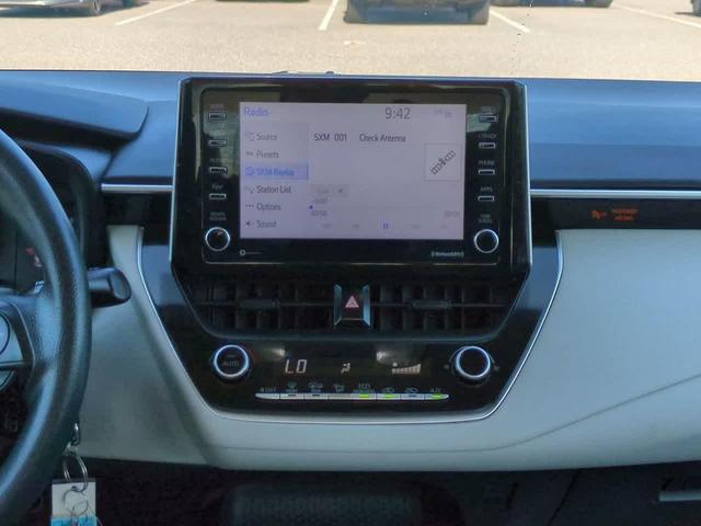 Photo of 2021 Super White Toyota Corolla