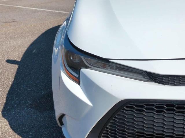 Photo of 2021 Super White Toyota Corolla