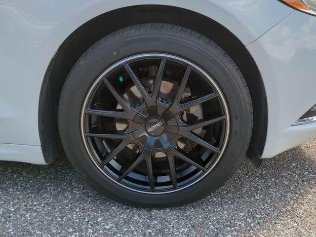 Photo of 2018 Oxford White Ford Fusion