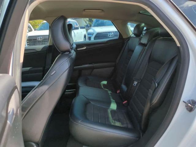 Photo of 2018 Oxford White Ford Fusion