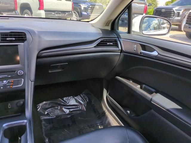Photo of 2018 Oxford White Ford Fusion