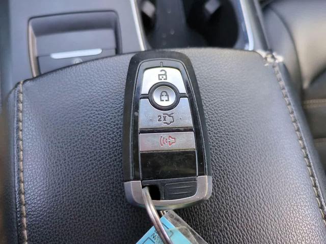 Photo of 2018 Oxford White Ford Fusion