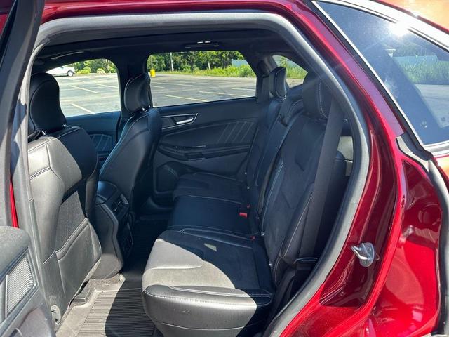 Photo of 2019 Ruby Red Metallic Tinted Clearcoat Ford Edge
