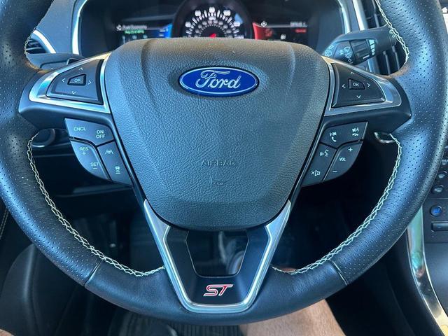 Photo of 2019 Ruby Red Metallic Tinted Clearcoat Ford Edge