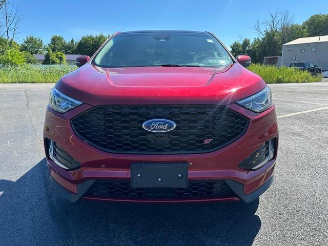 Photo of 2019 Ruby Red Metallic Tinted Clearcoat Ford Edge