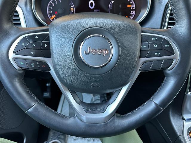 Photo of 2022 Diamond Black Crystal Pearlcoat Jeep Grand Cherokee