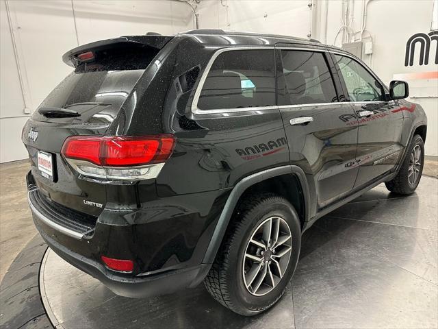 Photo of 2022 Diamond Black Crystal Pearlcoat Jeep Grand Cherokee