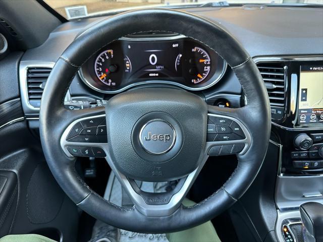 Photo of 2022 Diamond Black Crystal Pearlcoat Jeep Grand Cherokee