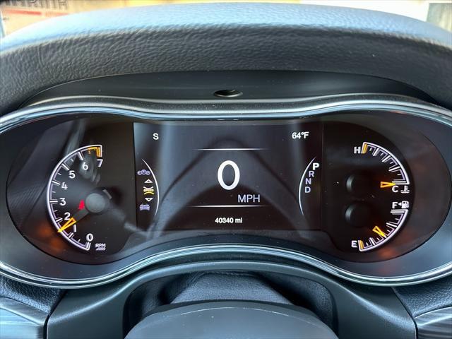 Photo of 2022 Diamond Black Crystal Pearlcoat Jeep Grand Cherokee