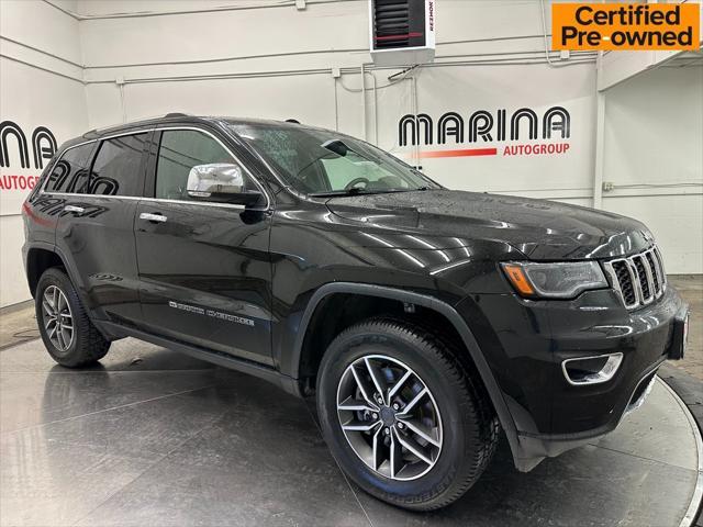 Photo of 2022 Diamond Black Crystal Pearlcoat Jeep Grand Cherokee