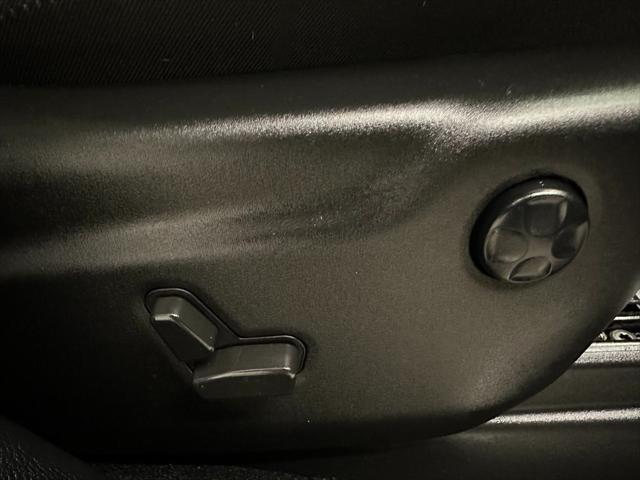 Photo of 2022 Diamond Black Crystal Pearlcoat Jeep Grand Cherokee