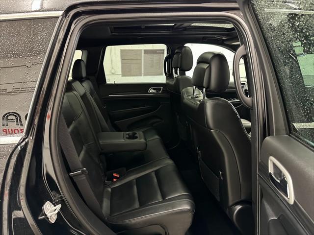 Photo of 2022 Diamond Black Crystal Pearlcoat Jeep Grand Cherokee