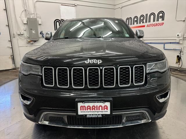 Photo of 2022 Diamond Black Crystal Pearlcoat Jeep Grand Cherokee