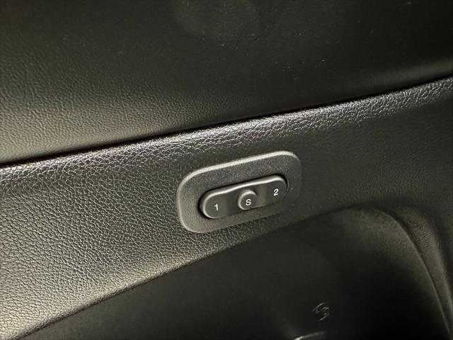 Photo of 2022 Diamond Black Crystal Pearlcoat Jeep Grand Cherokee