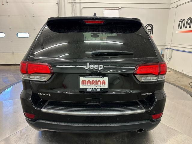 Photo of 2022 Diamond Black Crystal Pearlcoat Jeep Grand Cherokee