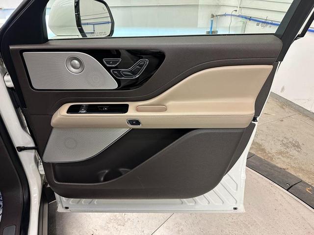 Photo of 2021 Pristine White Lincoln Aviator