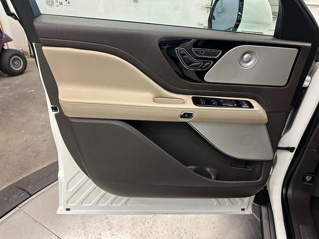 Photo of 2021 Pristine White Lincoln Aviator