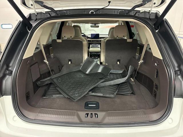 Photo of 2021 Pristine White Lincoln Aviator