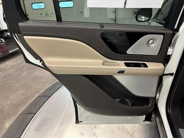 Photo of 2021 Pristine White Lincoln Aviator