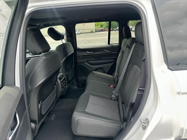 Photo of 2025 Bright White Clearcoat Jeep Grand Cherokee