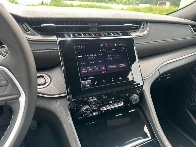 Photo of 2025 Bright White Clearcoat Jeep Grand Cherokee