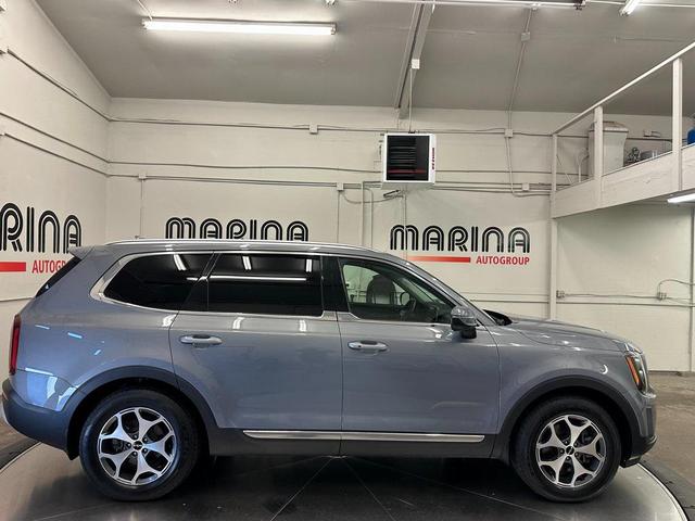 Photo of 2022 Wolf Gray Kia Telluride