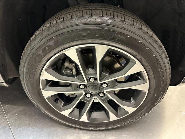 Photo of 2021 Baltic Gray Metallic Clearcoat Jeep Grand Cherokee L