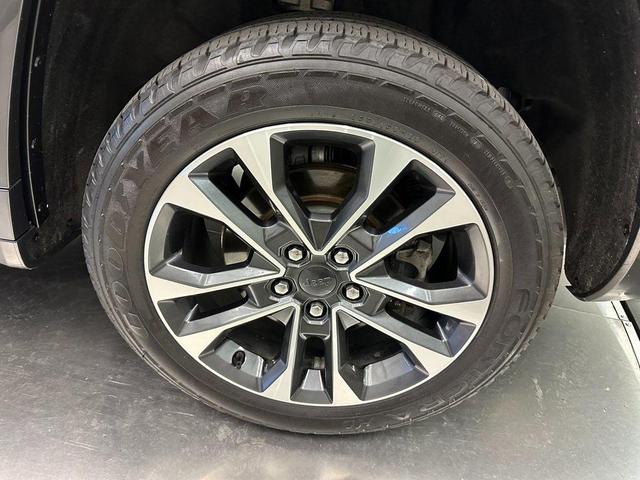 Photo of 2021 Baltic Gray Metallic Clearcoat Jeep Grand Cherokee L
