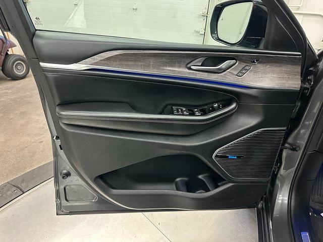 Photo of 2021 Baltic Gray Metallic Clearcoat Jeep Grand Cherokee L