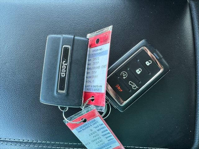 Photo of 2021 Silver Zynith Jeep Grand Cherokee L