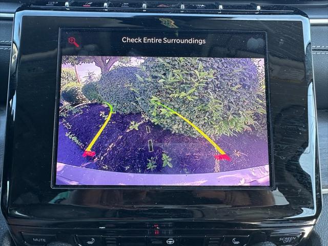 Photo of 2021 Silver Zynith Jeep Grand Cherokee L