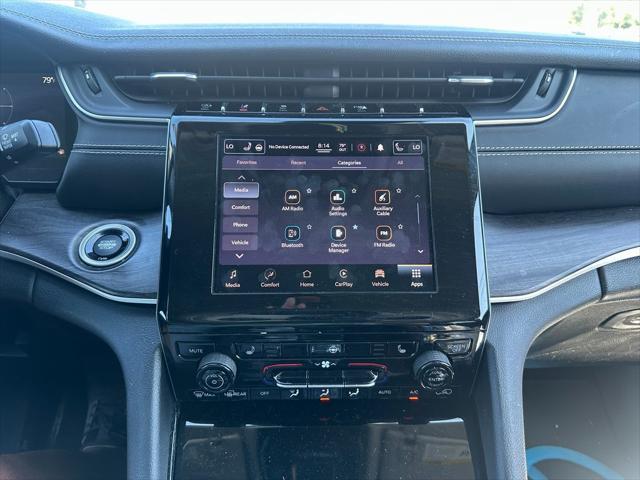 Photo of 2021 Silver Zynith Jeep Grand Cherokee L