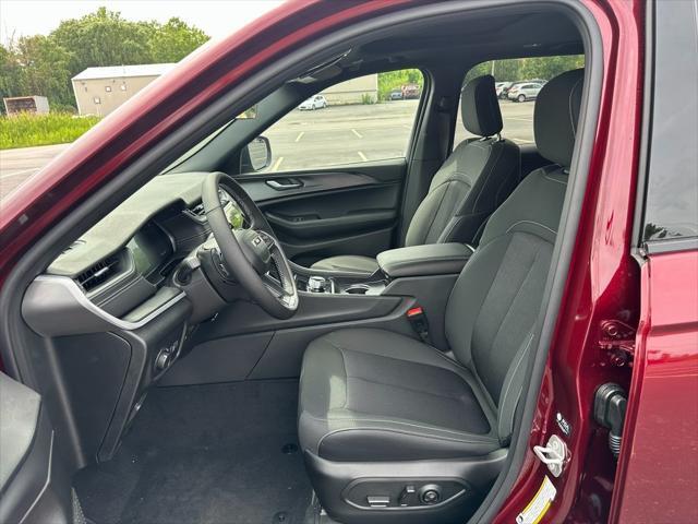 Photo of 2025 Velvet Red Pearlcoat Jeep Grand Cherokee