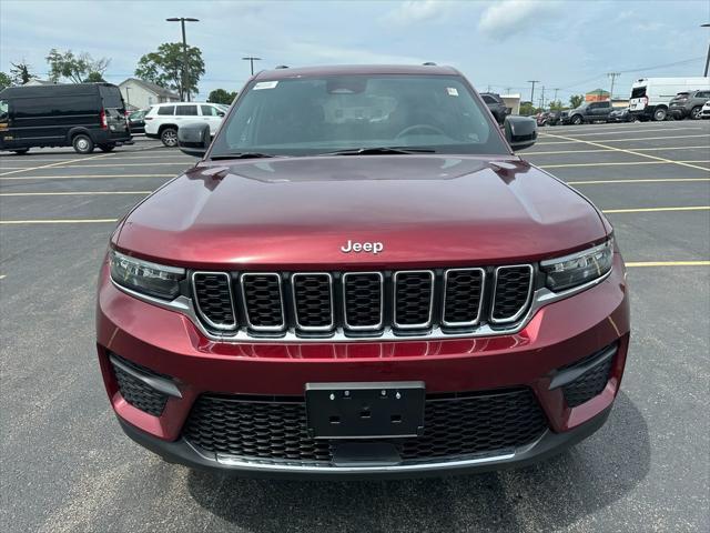 Photo of 2025 Velvet Red Pearlcoat Jeep Grand Cherokee