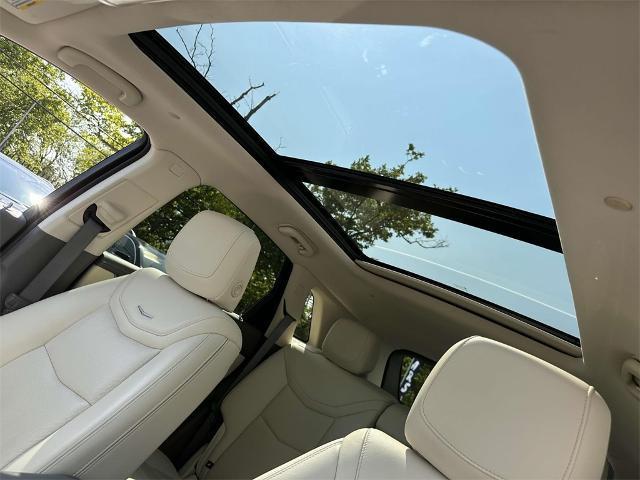 Photo of 2022 Infrared Tintcoat Cadillac XT5