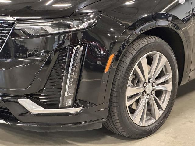 Photo of 2022 Stellar Black Metallic Cadillac XT6