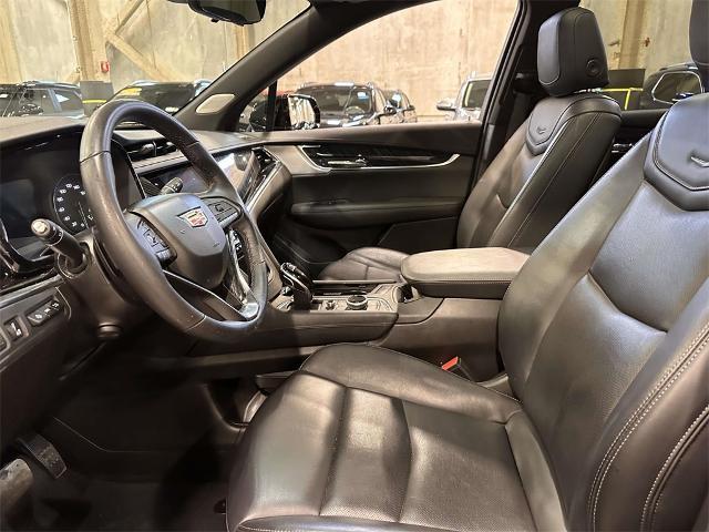 Photo of 2022 Stellar Black Metallic Cadillac XT6