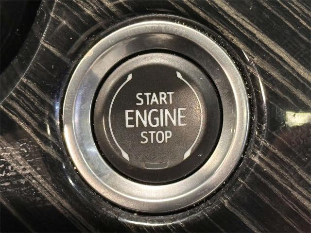 Photo of 2022 Stellar Black Metallic Cadillac XT6