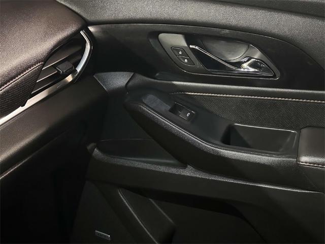 Photo of 2022 Summit White Chevrolet Traverse