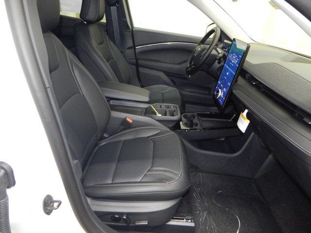 Photo of 2025 Star White Metallic Tri-Coat Ford Mustang Mach-E