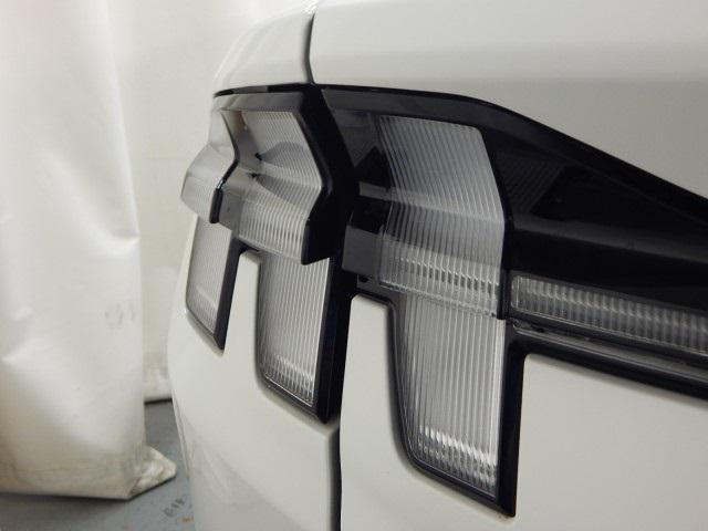 Photo of 2025 Star White Metallic Tri-Coat Ford Mustang Mach-E
